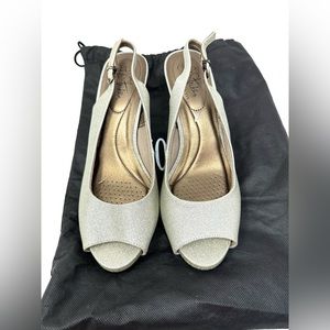 LifeStride Teller Sparkly Gray Silver Slingback Soft System Heels Size 10M